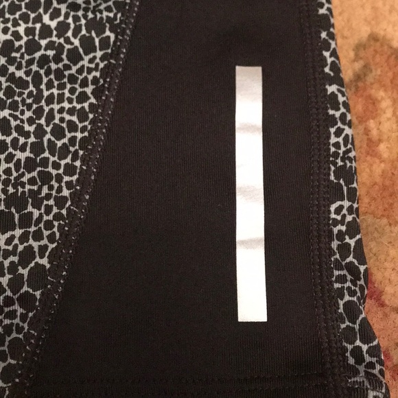 Nike Dri Fit fitted Capri Pants Leggings S - Picture 3 of 6